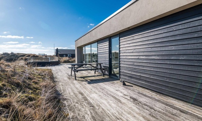 Rindby Strand House | Perfect Oceanfront Holiday Home for 6 in Fanø