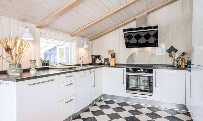 Henne House | Spacious Holiday Home for 6 in Henne - Pet Friendly & Family Ready
