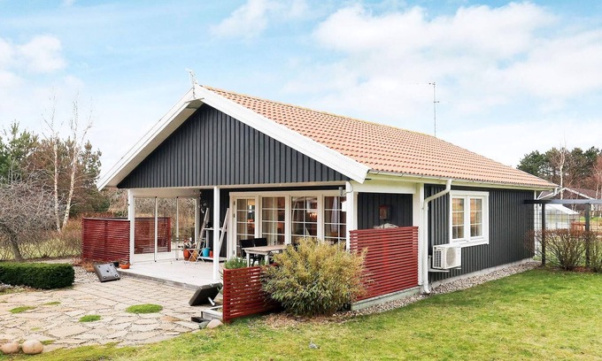 Vestero Havn House | Spacious 6-Person Holiday Home in Læsø with Family Amenities