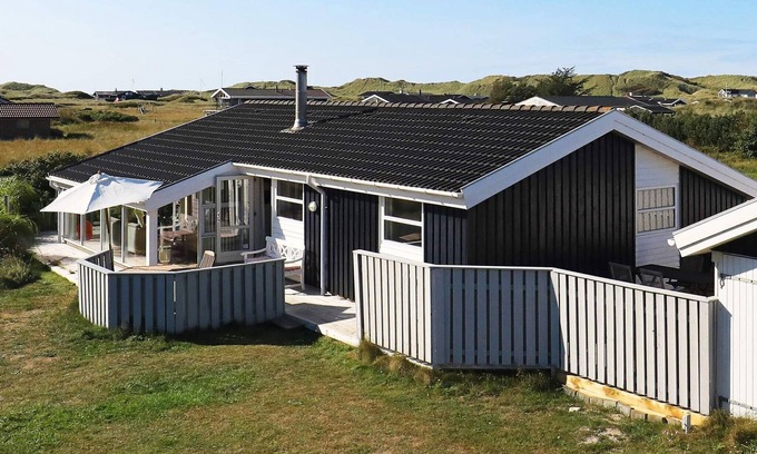 Hvorup Klit House | Ideal 6-Person Holiday Home with Oceanfront Views in Løkken