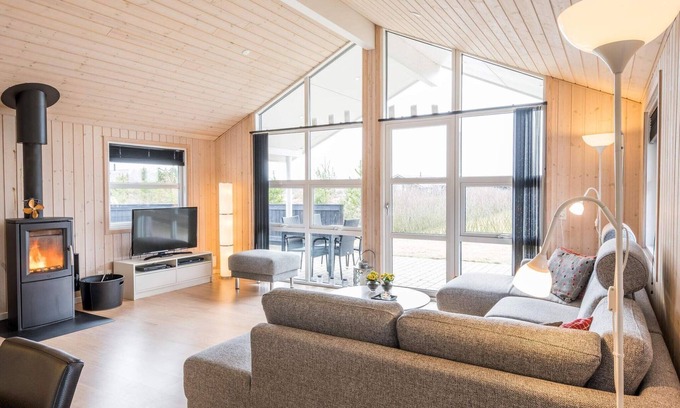 Skaven Strand House | Family-Friendly 6-Person Holiday Home in Tarm