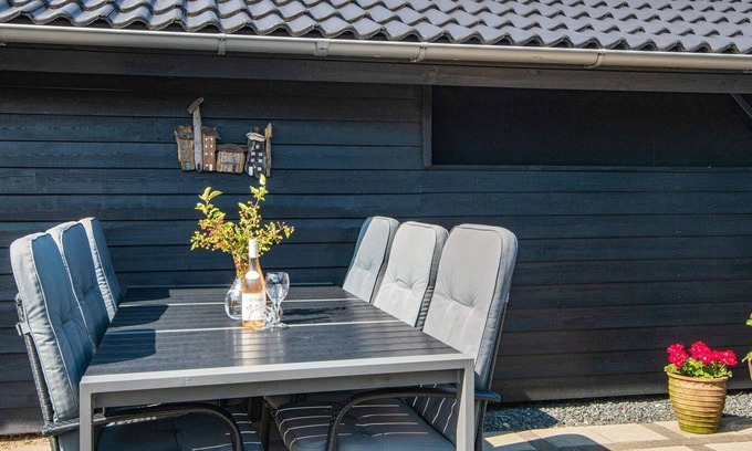 Skaven Strand House | Ideal 6-Person Holiday Home in Tarm with Pet-Friendly Perks