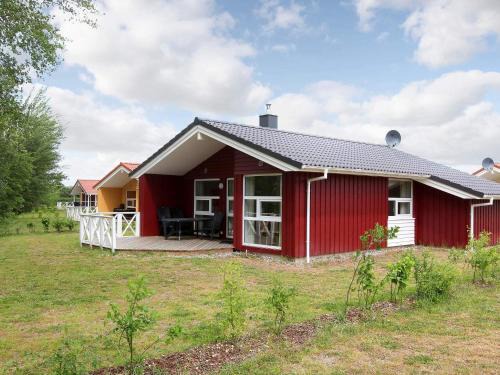 Lensterstrand House | Family-Friendly Holiday Home for 6 in Groemitz