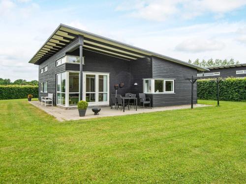 Flovt Strand House | Cozy 6-Person Holiday Home with Ocean View in Haderslev