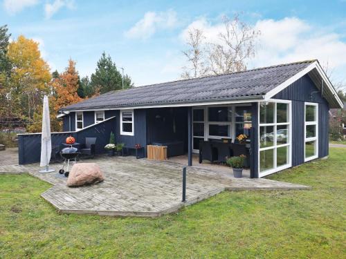 Hou House | Ideal Holiday Home for 6 in Pet-Friendly Hals