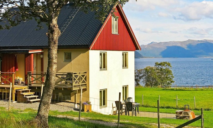 Gisløy House | 6 person holiday home in ALSVÅG-By Traum