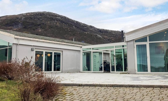Inndyr House | Oceanfront Escape for 6 in Inndyr - Guest Rated 10/10