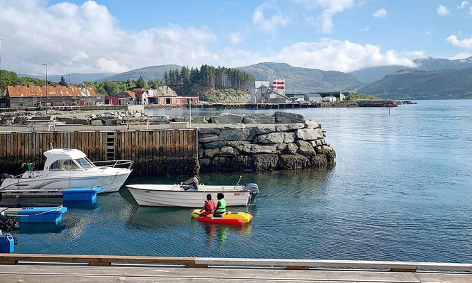 Vagsoy House | Family-Friendly Holiday Home in MÅLØY with Ocean Views