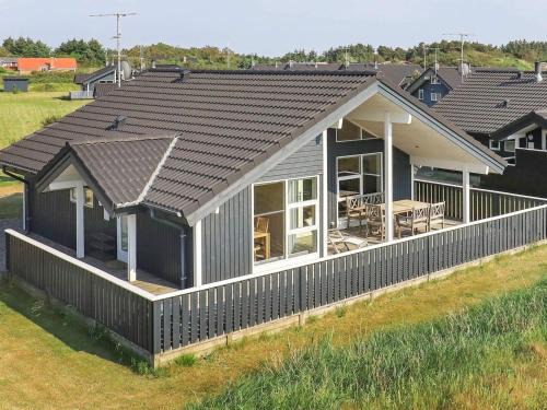 Lodbjerg Hede House | Cozy 6-Person Holiday Home in Ringkøbing with Hot Tub