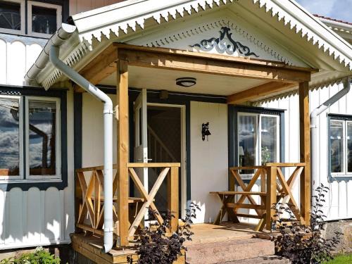Hacksvik House | Cozy Holiday Home in H CKSVIK for Family Getaways