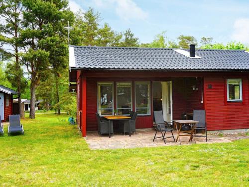 Monsteras House | Family-Friendly Retreat at Holiday Home Mönsterås VII