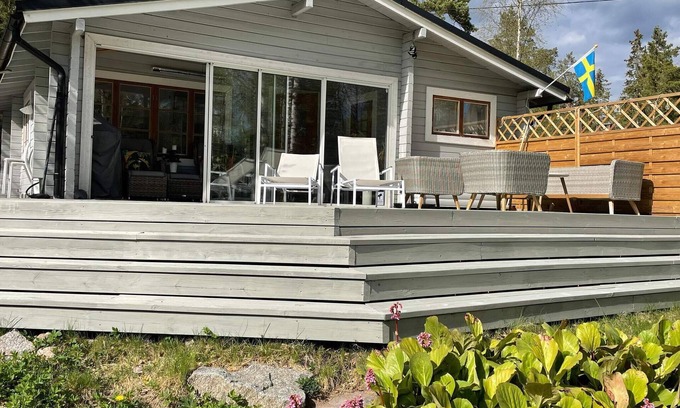 Vato House | Ideal Holiday Home for 6 in VäTö with Pool & Breakfast