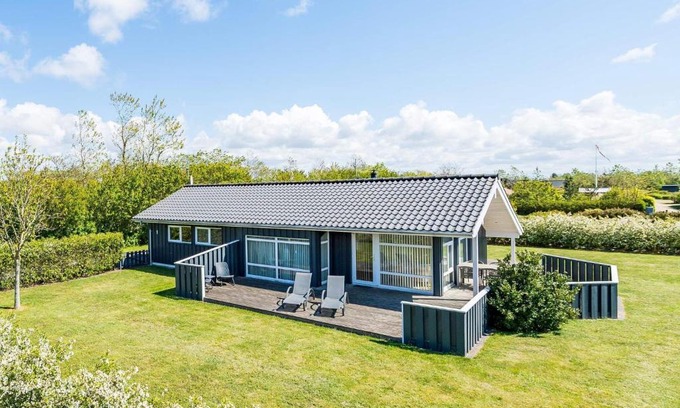 Skaven Strand House | Pet-Friendly Holiday Home Tarm XXX with 10/10 Guest Rating