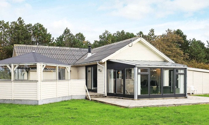 Thorsminde House | Ideal Holiday Home for 6 in Vemb with Oceanfront Views