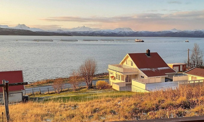 Lenvik House | Ideal Holiday Home for 6 in Finnsnes with Ocean View