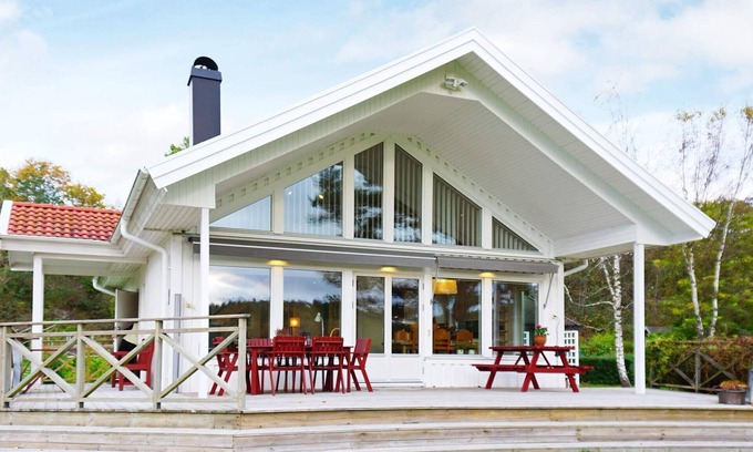 Brastad House | Oceanfront Holiday Home for 6 in Beautiful Brastad