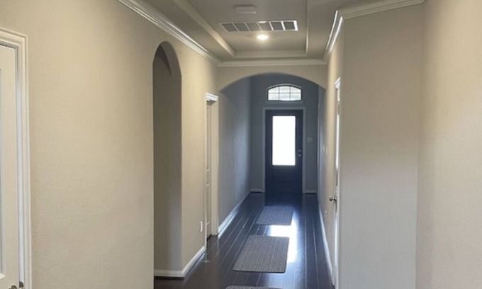 Georgetown House | Family-Friendly Home with 6 Queens and Breakfast Included