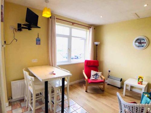 Lecemy Ski Chalet | Pet-Friendly Retreat at Rossnowlagh Creek Chalet 6