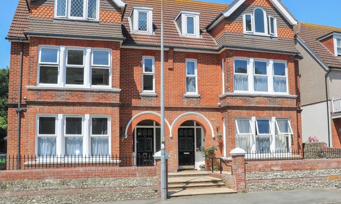 Seaford Cottage | 6, THE CUCKMERE, pet friendly, country holiday cottage in Seaford