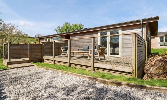 Looe Cottage | Discover 6 Valley View: Pet-Friendly Cottage with Spa