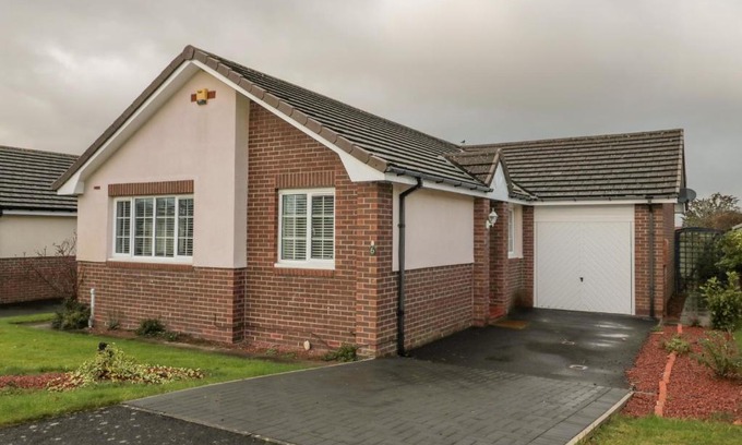 Embleton House | Family-Friendly 6 Westview: Rated 9.5/10 by Guests