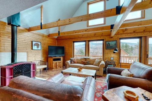 Intervale House | Family-Friendly Retreat at 6 Zermatt Strasse with Hot Tub