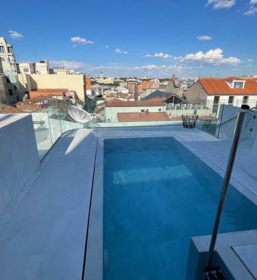 Cortes Apartment | Iconic 60 Balconies Hotel with Pool & Family-Friendly Features