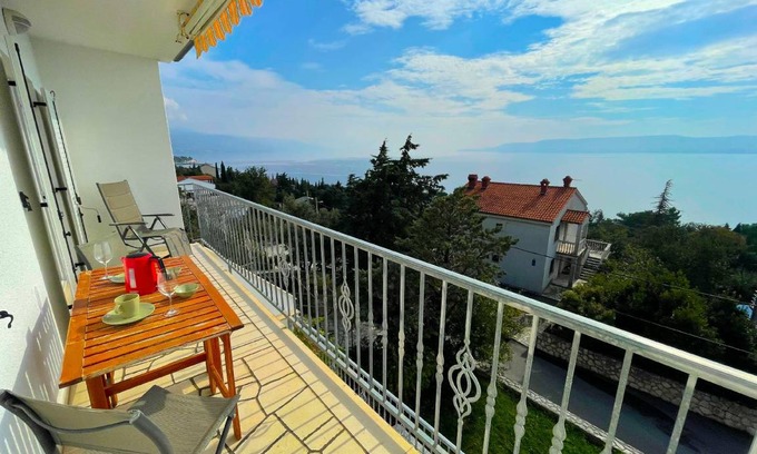 Novi Vinodolski Apartment | Spacious 60 m² Apartment with Kitchen for Up to 6 Guests