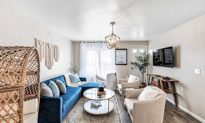 Algoma Apartment | Spacious 2-Bedroom Apartment for Families and Groups