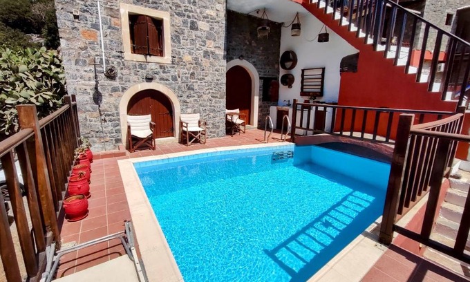 Mavrikiano House | Generous 2-Bedroom House with Private Pool for Up to 8 Guests