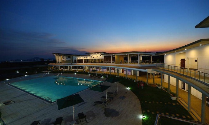 Mahindra World City Resort | Spacious 60 m² Resort for 4 Guests with Spa & Dining