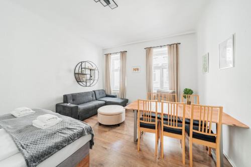 Funfhaus Apartment | Stylish 60 m2 Apartment Near Westbahnhof - Family & Pet Friendly