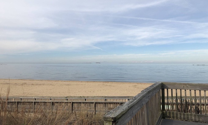 Northeast Virginia Beach Cottage | Coastal Getaway: 60 Seconds to Beach - Duplex Retreat