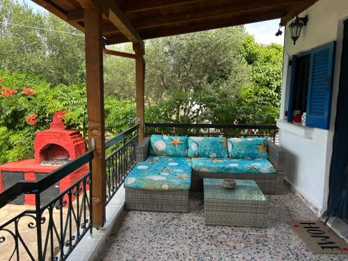 Nea Iraklia House | 600 metres from the beach!