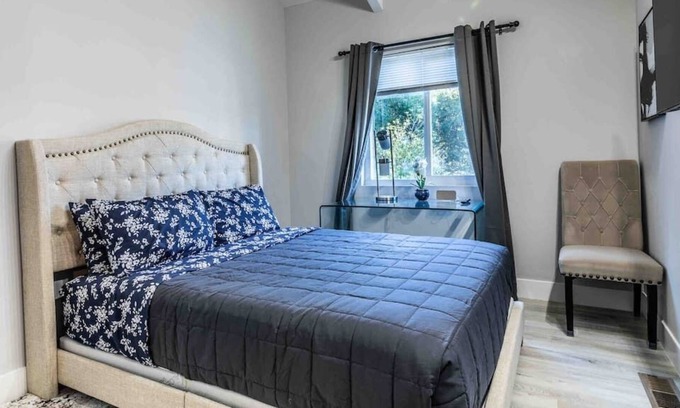 Menlo Park Apartment | 601 - House 1 Room 3 Small · Fully Furnished Luxury Living in Menlo Park