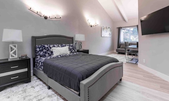 Menlo Park Apartment | 601 House 1 Room 4 Big · Luxury Suite in the Heart of Silicon Valley