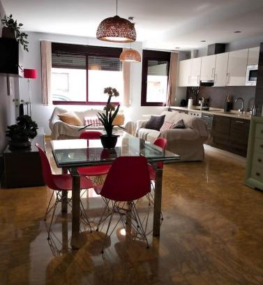 Valdeolleros Apartment | Modern Valdeolleros Apartment with Family-Friendly Amenities