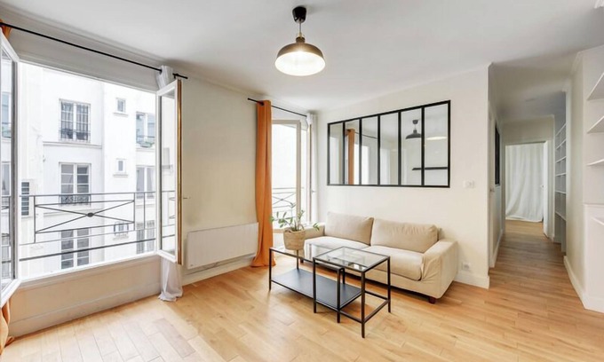 Strasbourg -Saint-Denis Apartment | Experience 604 Suite Lizzy – Ideal Apartment in Paris