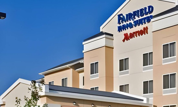 Buena Park Hotel | Comfortable 4-Star Hotel with Pool and Family-Friendly Amenities