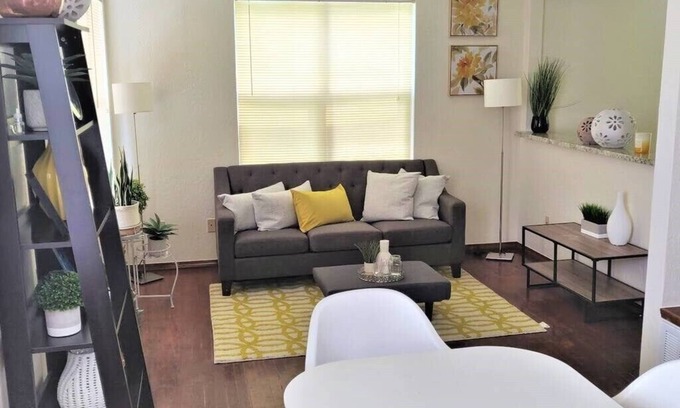 Norman Apartment | Discover B Jenkins: Stylish Studio near OU & Downtown