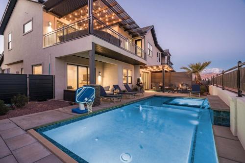 Santa Clara House | Relaxing Poolhouse Retreat at Ocotillo Springs with Private Pool