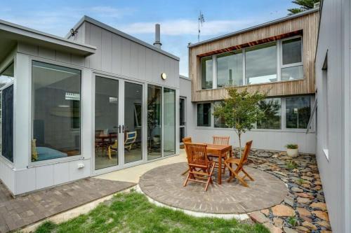 Middleton House | Family-Friendly Stay at 62 Newell Ave Middleton, 4-Star Hotel