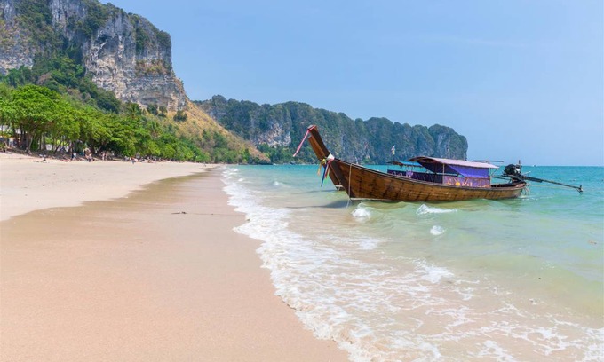 Krabi Hotel | Cozy Hotel Retreat with Kitchen for Two Guests