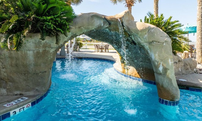 Beaufort Condo | Experience 625 New Haven: Oceanfront Poolside Escape