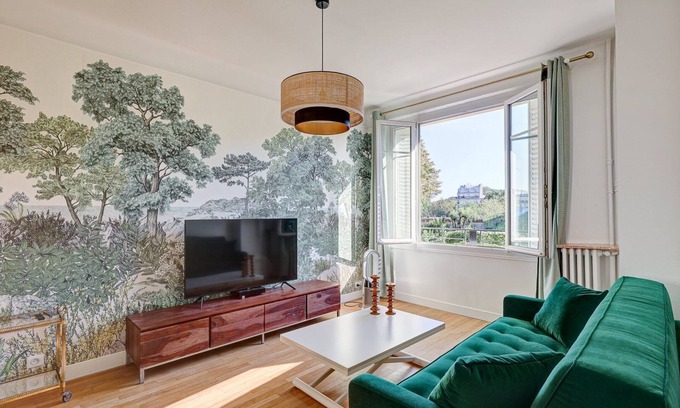 Parc-de-Montsouris Apartment | Elegantly Designed 628 Suite Foret - Pet-Friendly Oasis in Paris