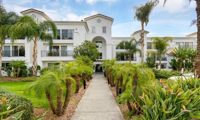 Carlsbad House | Top Floor Corner Condo with Spa & Breakfast at Resort