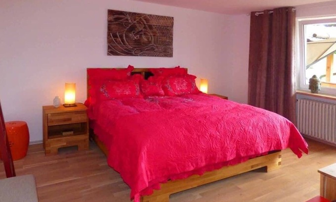 Bobrach Apartment | Stylish Asian-Style Apartment with Kitchen & Breakfast Options