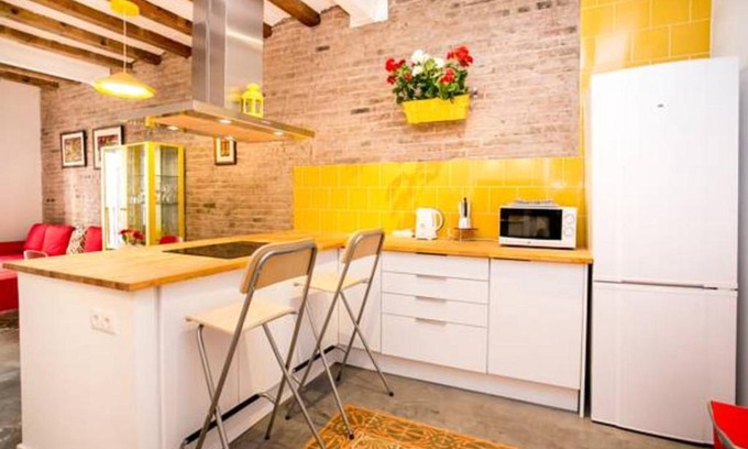 El Poble-sec Apartment | Stylish 64 Apartment in Iconic Barcelona Historic Building