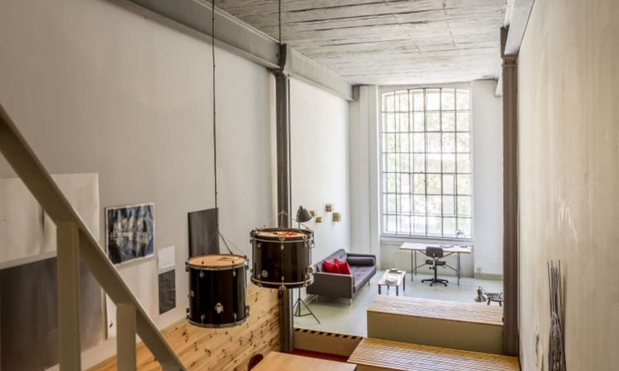Neulindenau Apartment | Industrial-Style Loft with Spa and Hot Tub in Leipzig