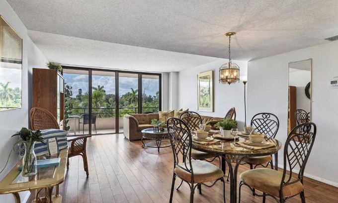 Siesta Key House | Relaxing Retreat at 6415 Midnight Pass #307 - Rated 10/10